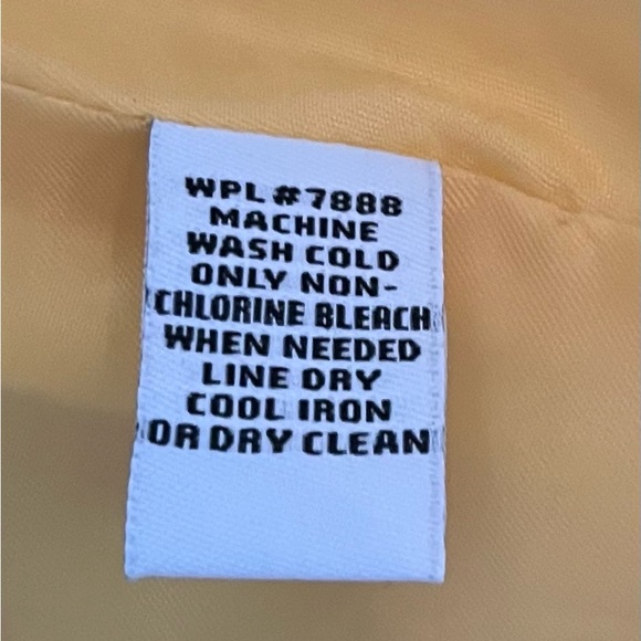 Rain Coat Styles and Company Water Resistent Size Medium in a Beautiful yellow - Picture 6 of 9